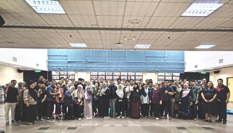 Peserta menerima sijil penyertaan