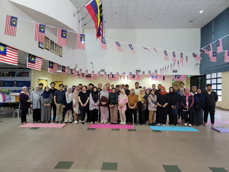 Peserta bergambar bersama